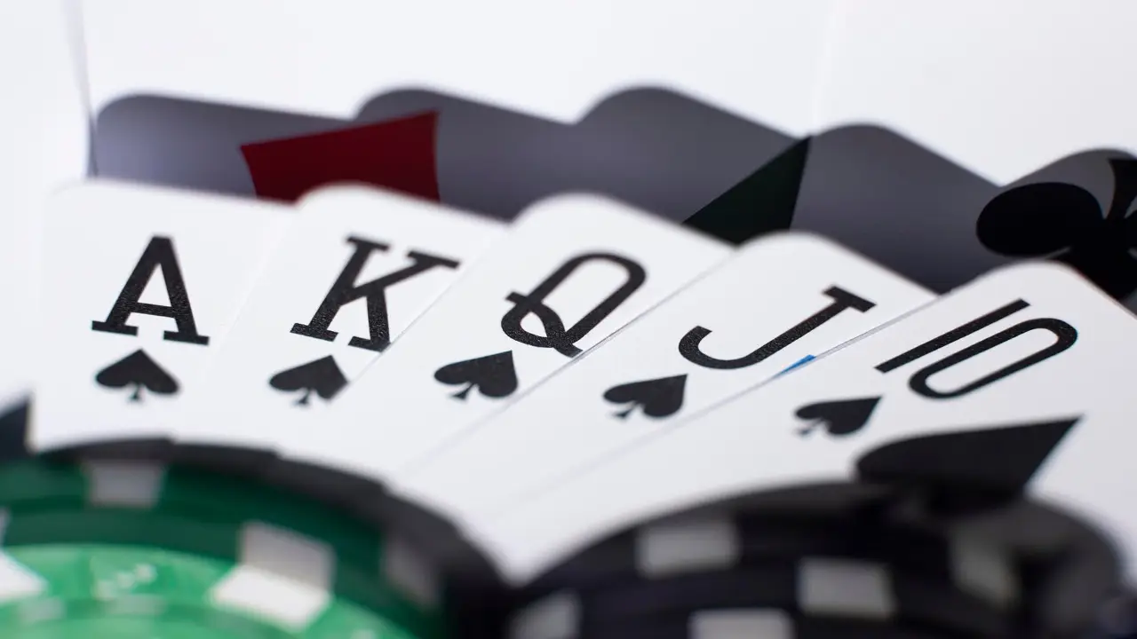 Связь аутов с гатшотом в покере Связь аутов с гатшотом в покере