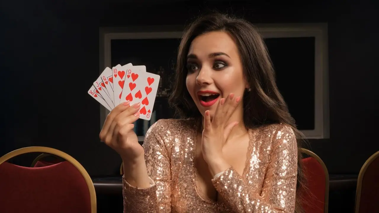 Відкриття карт на шоудауні у покері Відкриття карт на шоудауні у покері